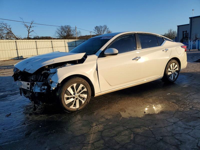 NISSAN ALTIMA S 2019 with VIN 1N4BL4BV3KC169212 - Photo from auction