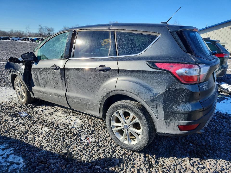 Photo 2 from auction – 2017 FORD ESCAPE SE with VIN 1FMCU0GD0HUE91261