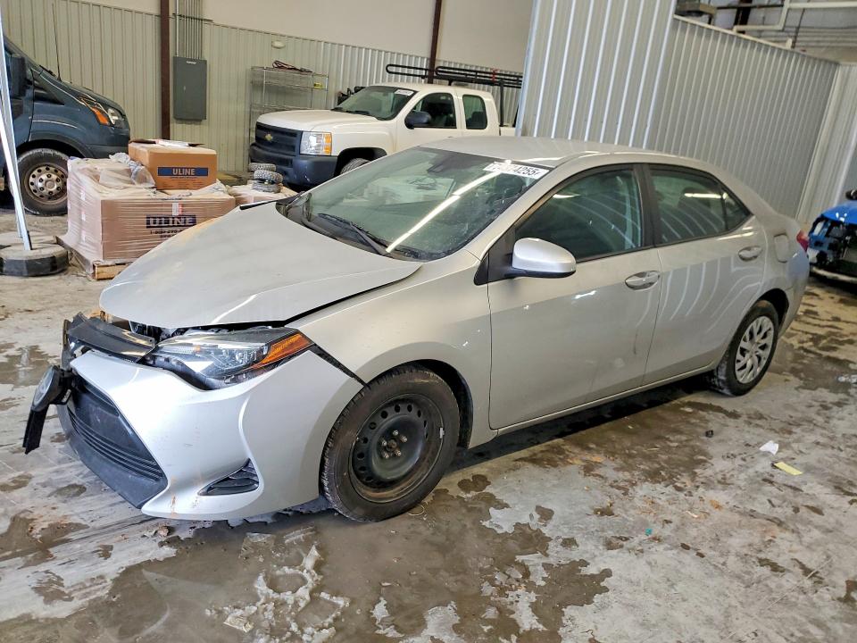 Фото 1 с аукциона – 2018 TOYOTA COROLLA с VIN 2T1BURHE3JC088535