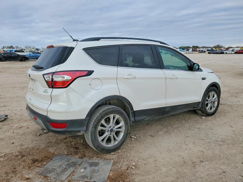 Photo 3 from auction – 2017 FORD ESCAPE SE with VIN 1FMCU0GD5HUC00897