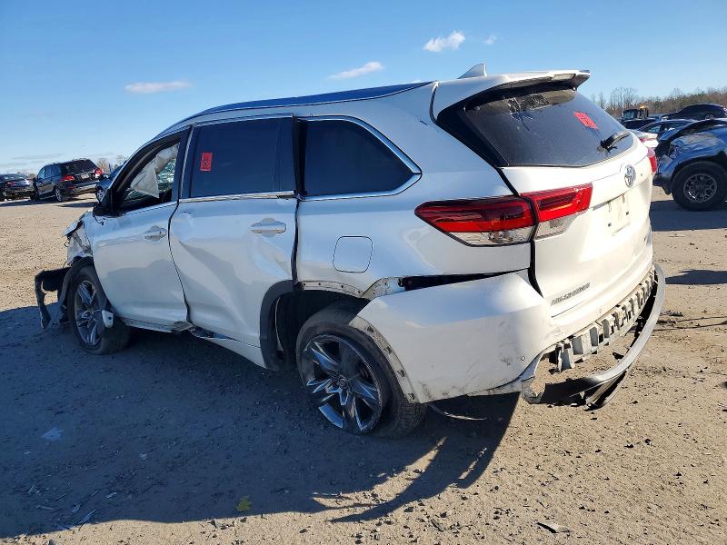Photo 2 from auction – 2017 TOYOTA HIGHLANDER with VIN 5TDDZRFHXHS441149