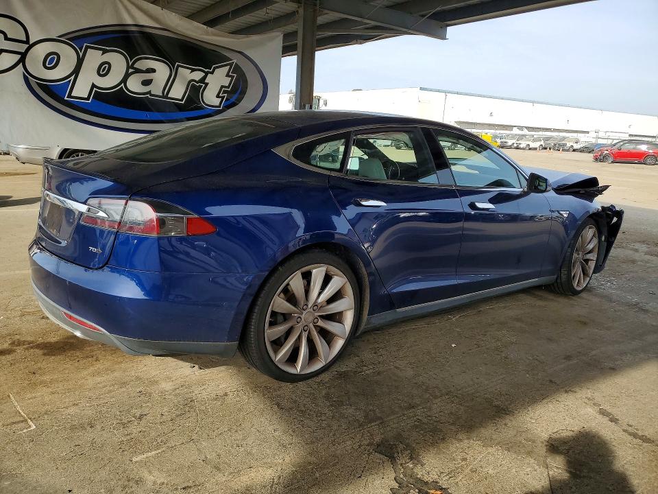 Photo 3 from auction – 2015 TESLA MODEL S with VIN 5YJSA1E2XFF109565