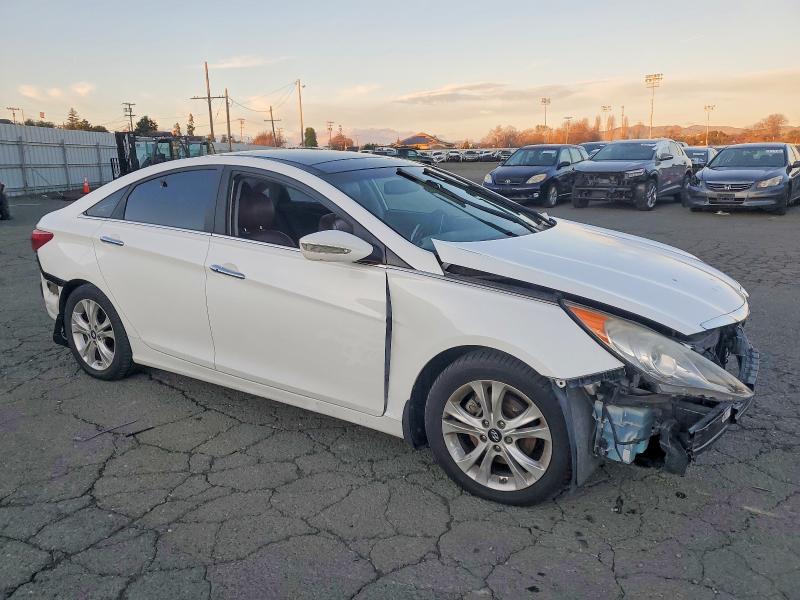 Photo 4 from auction – 2013 HYUNDAI SONATA SE with VIN 5NPEC4AC1DH690377