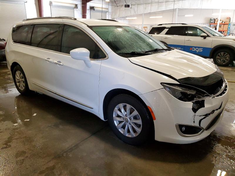 Photo 4 from auction – 2019 CHRYSLER PACIFICA T with VIN 2C4RC1BG2KR582867