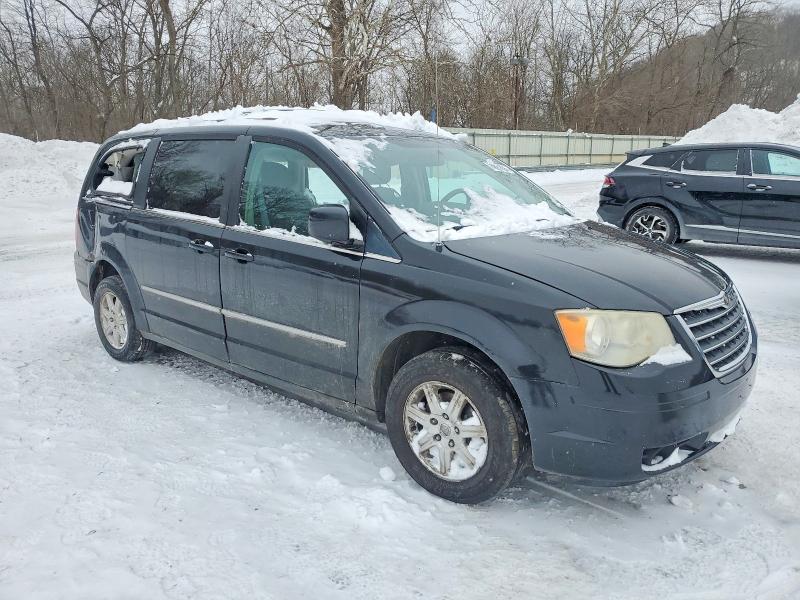 Photo 4 from auction – 2010 CHRYSLER TOWN & COU with VIN 2A4RR5D13AR305507