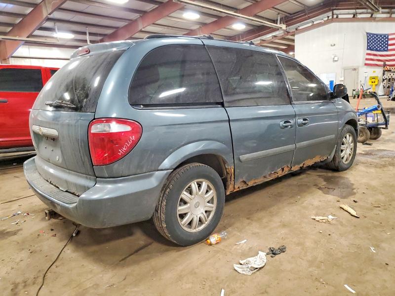 Photo 3 from auction – 2006 CHRYSLER TOWN & COU with VIN 1A4GP45R16B746554