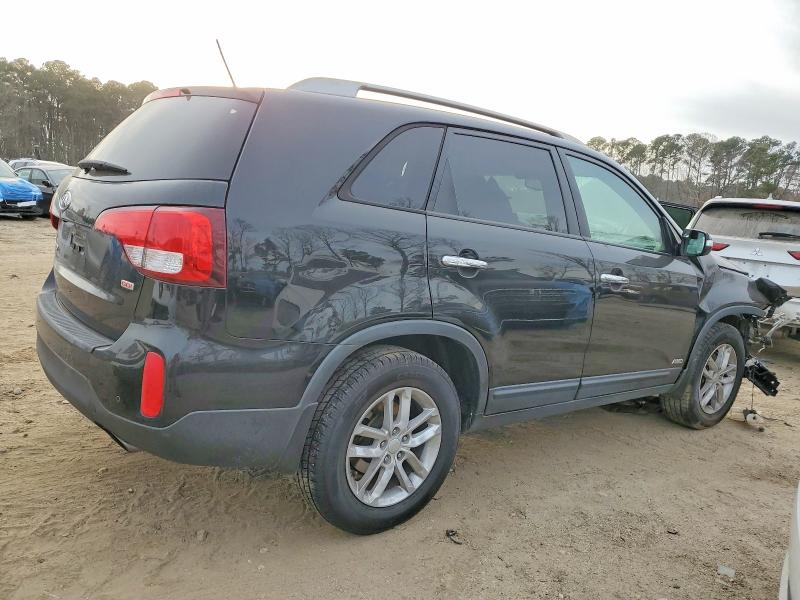 Photo 3 from auction – 2015 KIA SORENTO LX with VIN 5XYKTDA75FG582876
