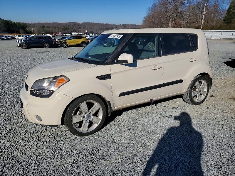 KIA SOUL + 2011 with VIN KNDJT2A28B7335833 - Photo from auction