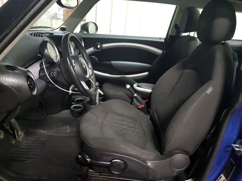 Photo 7 from auction – 2009 MINI COOPER with VIN WMWMF335X9TU70277