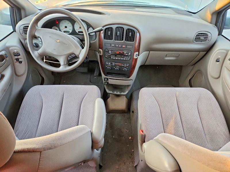 Photo 8 from auction – 2002 CHRYSLER TOWN & COU with VIN 2C4GP443X2R587886