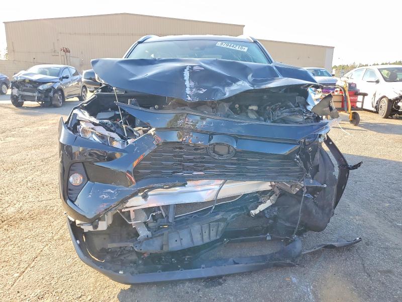 Photo 5 from auction – 2021 TOYOTA RAV4 XLE with VIN 2T3W1RFV2MC133389
