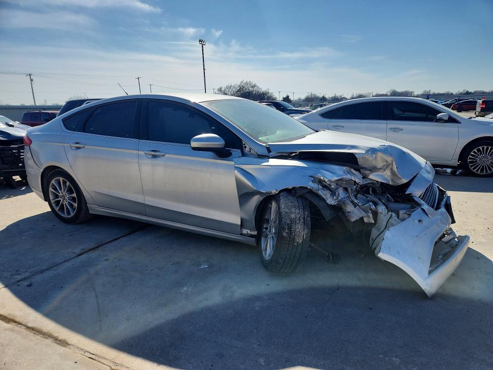 Photo 4 from auction – 2017 FORD FUSION with VIN 3FA6P0H71HR378921