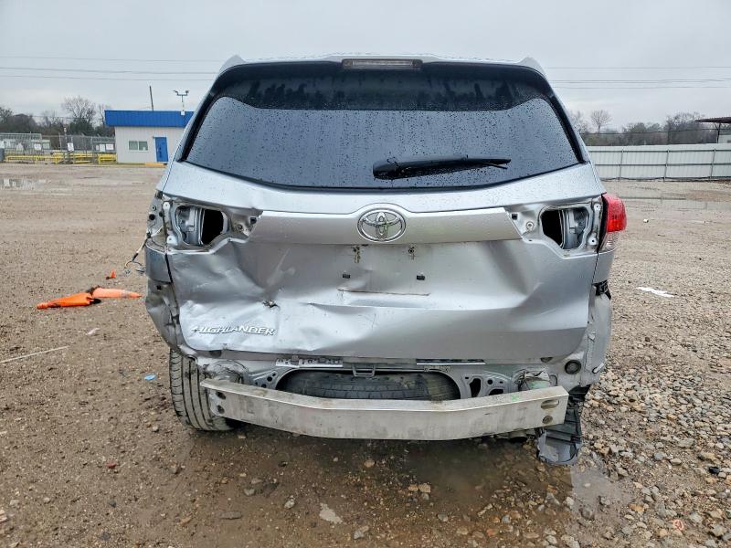 Photo 6 from auction – 2017 TOYOTA HIGHLANDER with VIN 5TDZARFH9HS031536