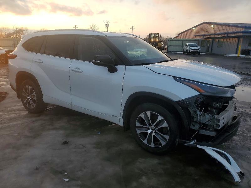 Photo 4 from auction – 2023 TOYOTA HIGHLANDER with VIN 5TDKBRCHXPS578073