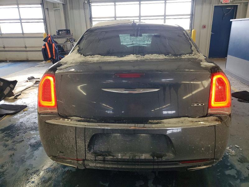 Photo 6 from auction – 2019 CHRYSLER 300 with VIN 2C3CCAAG7KH590643