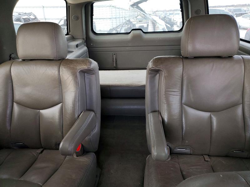 Photo 10 from auction – 2004 CHEVROLET SUBURBAN with VIN 3GNFK16Z54G111748