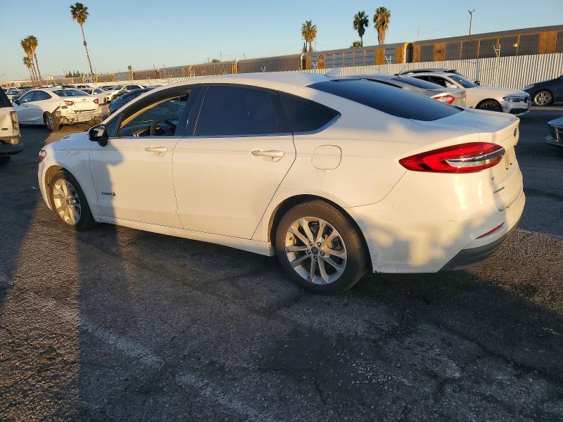 Photo 2 from auction – 2019 FORD FUSION with VIN 3FA6P0LU5KR117523