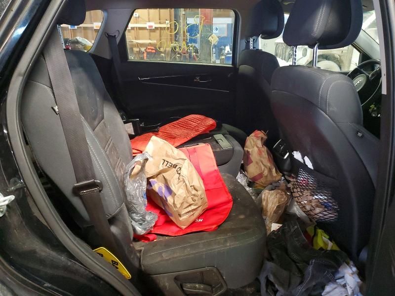 Photo 11 from auction – 2016 KIA SORENTO with VIN 5XYPG4A36GG124997