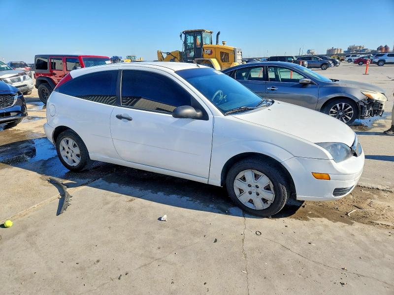 Photo 4 from auction – 2007 FORD FOCUS ZX3 with VIN 1FAFP31N97W108681