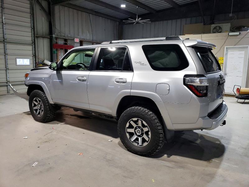 Photo 2 from auction – 2018 TOYOTA 4RUNNER SR with VIN JTEBU5JR5J5609169
