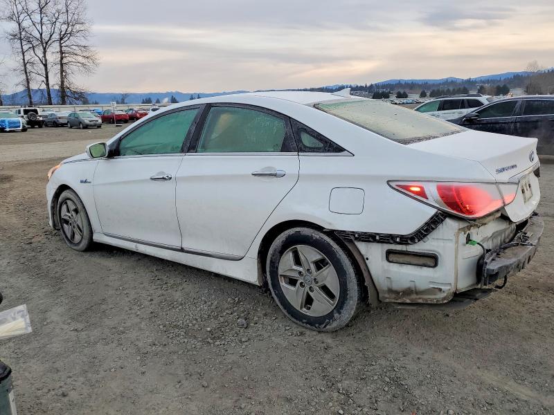 Photo 2 from auction – 2012 HYUNDAI SONATA HYB with VIN KMHEC4A43CA034871