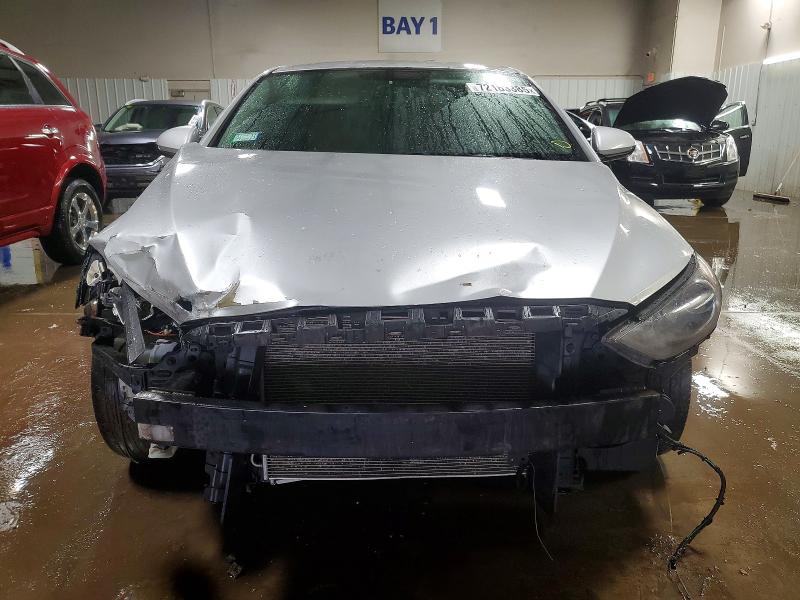 Photo 5 from auction – 2017 HYUNDAI ELANTRA with VIN 5NPD74LF8HH186003