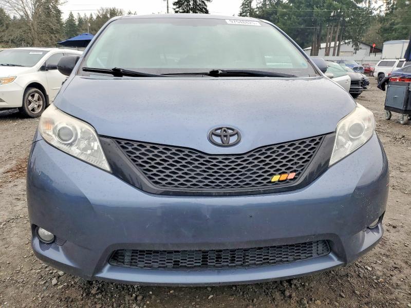 Photo 5 from auction – 2014 TOYOTA SIENNA XLE with VIN 5TDDK3DC5ES075850