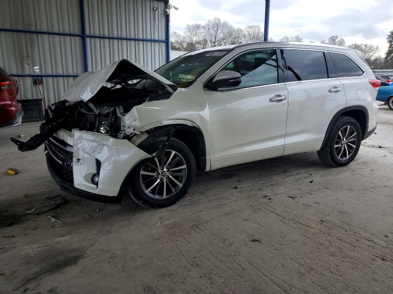 TOYOTA HIGHLANDER 2018 with VIN 5TDKZRFH3JS540229 - Photo from auction