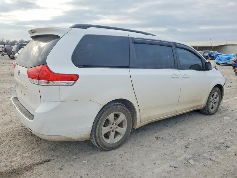 Photo 3 from auction – 2011 TOYOTA SIENNA LE with VIN 5TDKK3DC0BS037607