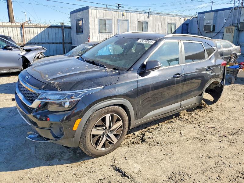 KIA SELTOS 2021 con VIN KNDEU2AAXM7100648 - Foto de la subasta