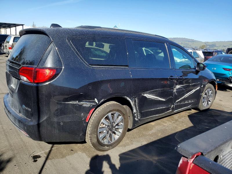 Photo 3 from auction – 2020 CHRYSLER PACIFICA H with VIN 2C4RC1N70LR199426