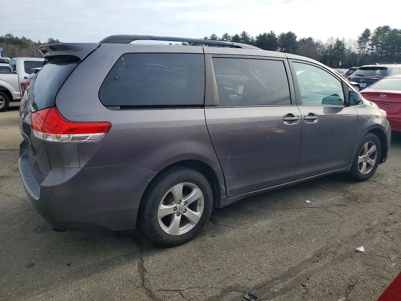 Photo 3 from auction – 2012 TOYOTA SIENNA with VIN 5TDKK3DC1CS225988