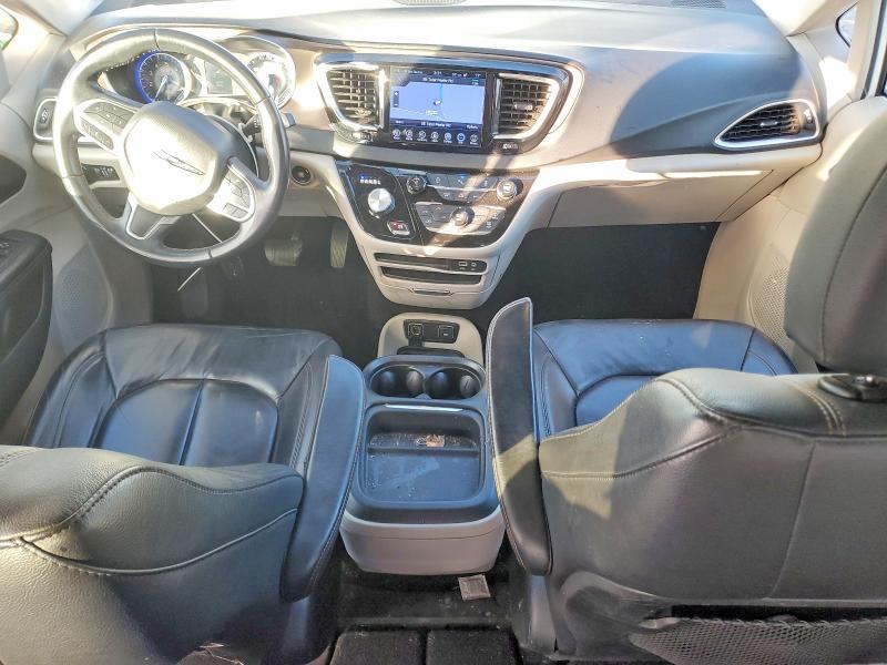 Photo 8 from auction – 2017 CHRYSLER PACIFICA T with VIN 2C4RC1BG2HR739287