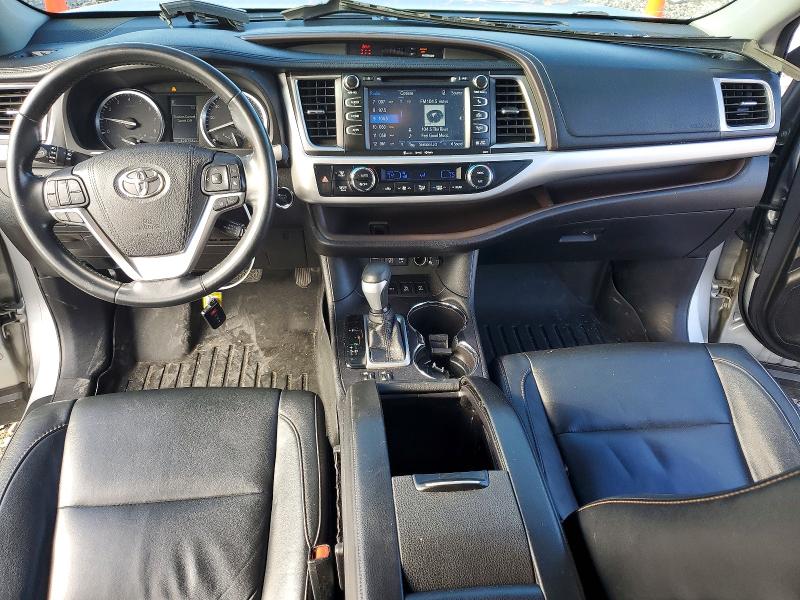 Photo 8 from auction – 2018 TOYOTA HIGHLANDER with VIN 5TDJZRFH5JS496617