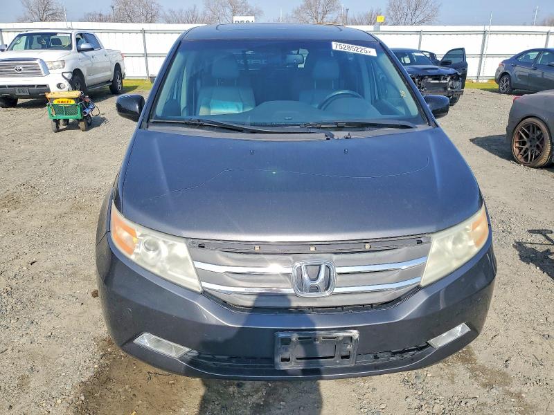 Photo 5 from auction – 2011 HONDA ODYSSEY TO with VIN 5FNRL5H92BB024724