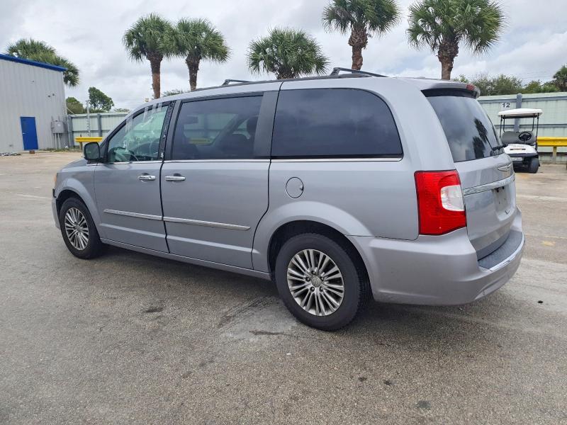 Photo 2 from auction – 2015 CHRYSLER TOWN & COU with VIN 2C4RC1CG4FR506460