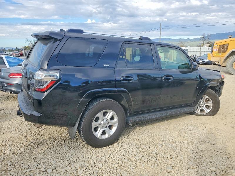 Photo 3 from auction – 2021 TOYOTA 4RUNNER SR with VIN JTEMU5JRXM5872531