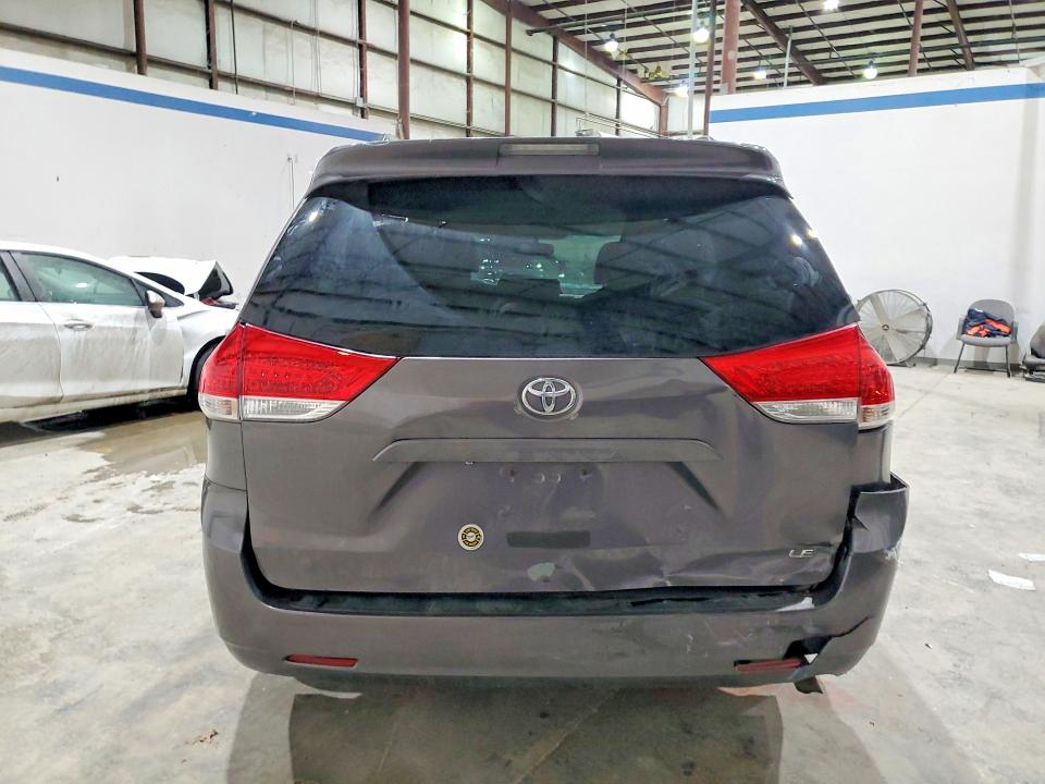 Photo 6 from auction – 2013 TOYOTA SIENNA LE with VIN 5TDKK3DC8DS332506