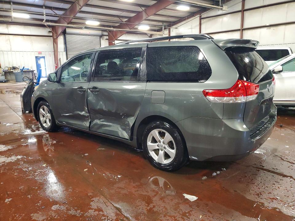 Photo 2 from auction – 2014 TOYOTA SIENNA with VIN 5TDKK3DC1ES461270