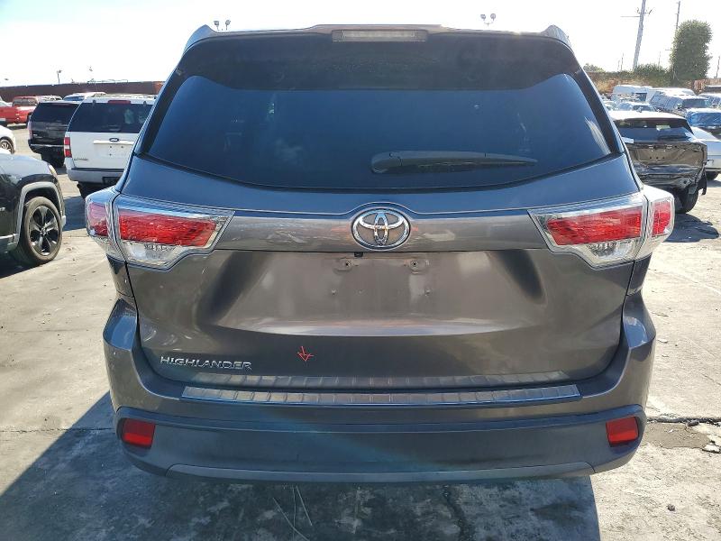 Photo 6 from auction – 2016 TOYOTA HIGHLANDER with VIN 5TDZKRFH5GS186449