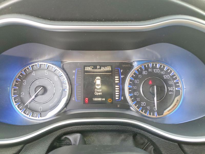 Photo 9 from auction – 2015 CHRYSLER 200 LIMITE with VIN 1C3CCCAB8FN689341