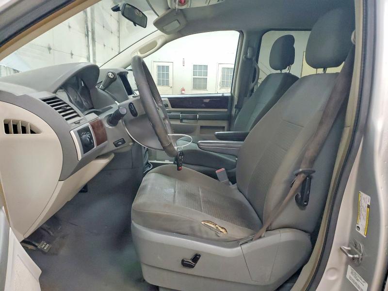 Photo 7 from auction – 2010 CHRYSLER TOWN & COU with VIN 2A4RR5D12AR386449