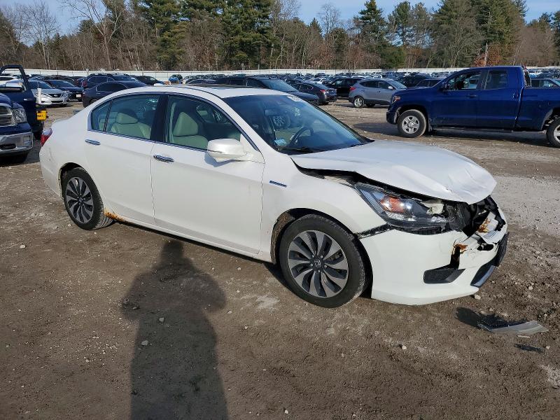 Photo 4 from auction – 2015 HONDA ACCORD with VIN 1HGCR6F54FA011855