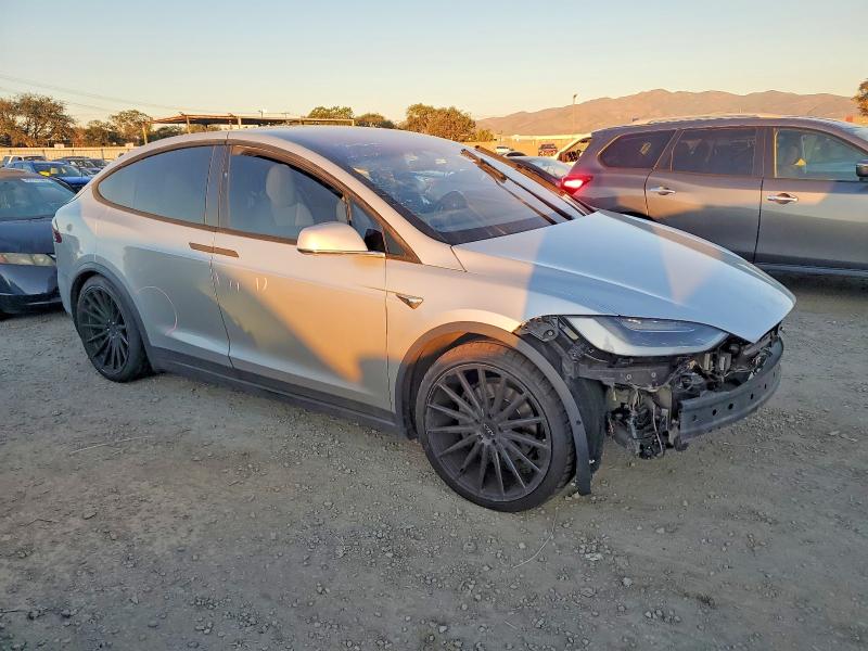 Photo 4 from auction – 2017 TESLA MODEL X with VIN 5YJXCAE23HF040222