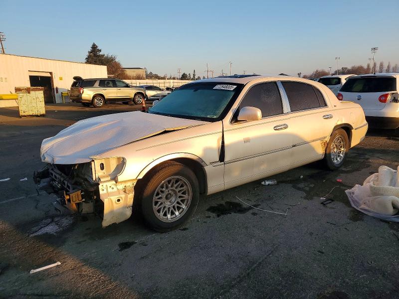 1998 LINCOLN TOWN CAR - Търг №72848005