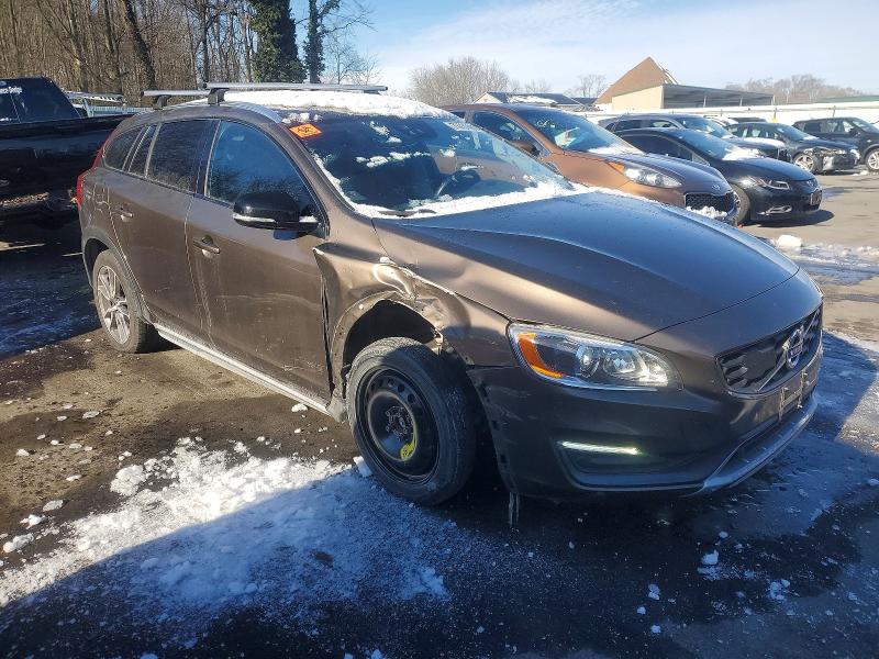 Photo 4 from auction – 2015 VOLVO V60 CROSS with VIN YV4612HM7F1000541