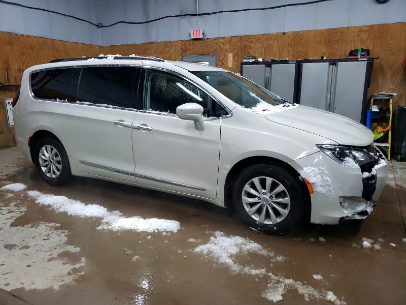 Photo 4 from auction – 2017 CHRYSLER PACIFICA with VIN 2C4RC1BG9HR665446