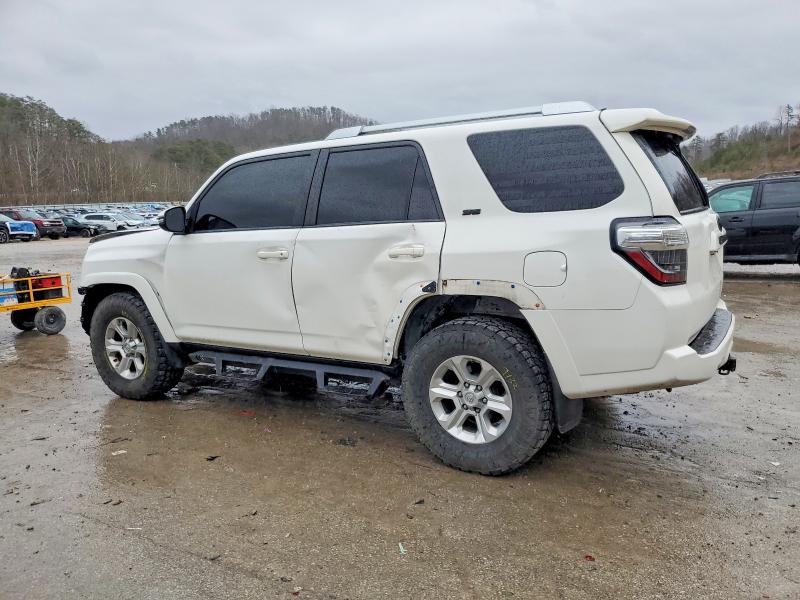 Photo 2 from auction – 2015 TOYOTA 4RUNNER SR with VIN JTEBU5JR0F5223217