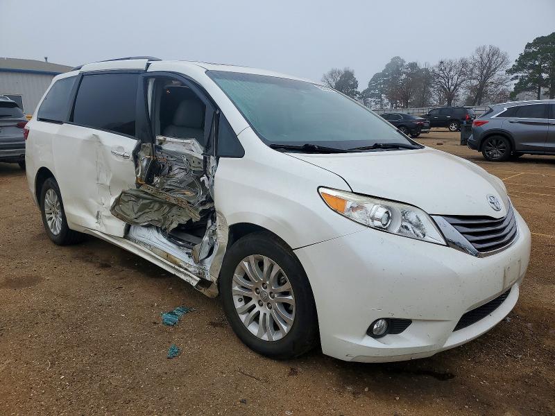 Photo 4 from auction – 2017 TOYOTA SIENNA with VIN 5TDYZ3DC7HS771255