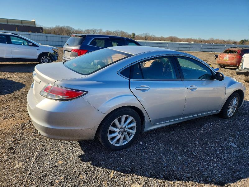 Photo 3 from auction – 2011 MAZDA 6 I with VIN 1YVHZ8CH7B5M25854